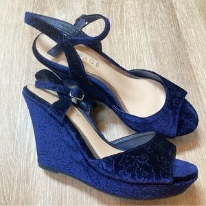 Rampage women's size 8.5 velvet floral navy blue wedge heels